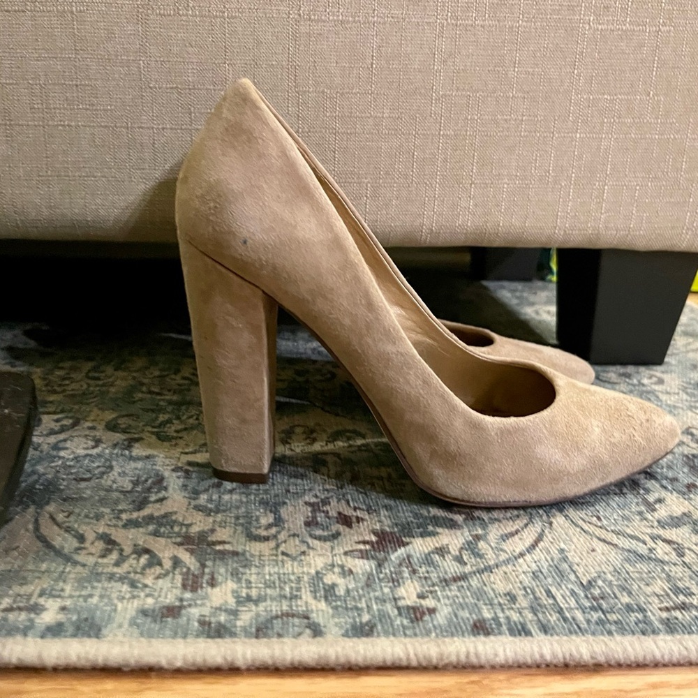GENTLY WORN BCBGeneration BEIGE SUEDE Heels